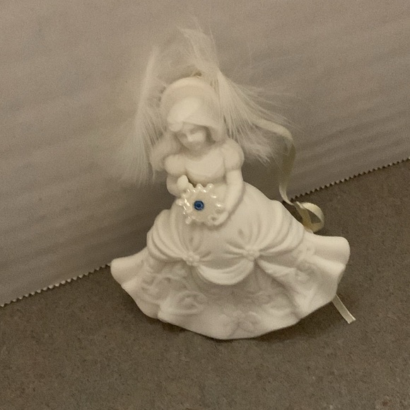 Roman, Inc. Porcelain Ornament - Winter’s Gift NIB - Picture 2 of 4